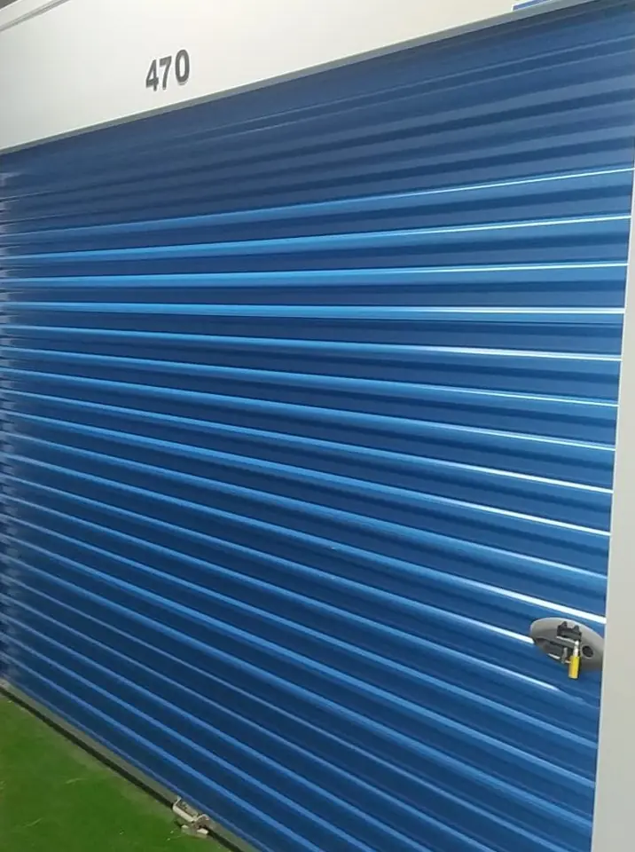 Cajas organizadas en bodega antes del despacho